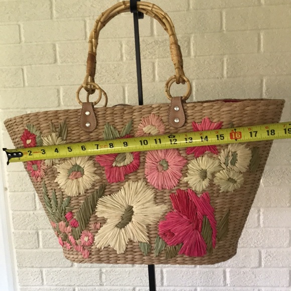 Vintage Woven Straw Floral Tote with Bamboo Handles & Solid Pink Lining - Picture 4 of 17